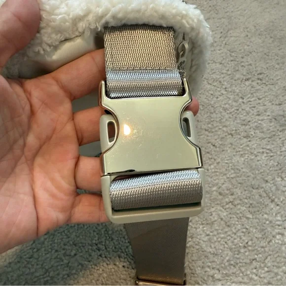 Lululemon Everywhere Fleece Belt Bag - Picture 6 of 10